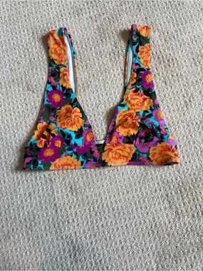 UO V-Neck Bikini Top AND High-Cut Bottoms